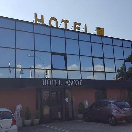 בינאסקו Hotel Ascot מראה חיצוני תמונה