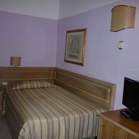 בינאסקו Hotel Ascot מראה חיצוני תמונה