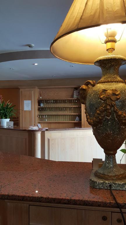 בינאסקו Hotel Ascot מראה חיצוני תמונה