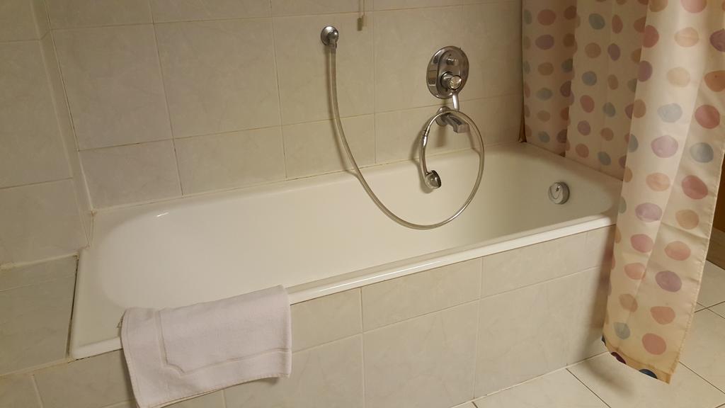 בינאסקו Hotel Ascot מראה חיצוני תמונה