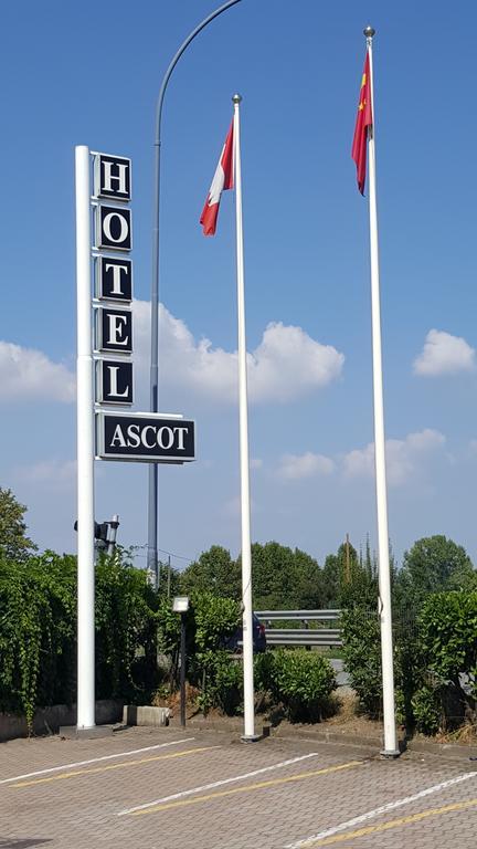 בינאסקו Hotel Ascot מראה חיצוני תמונה