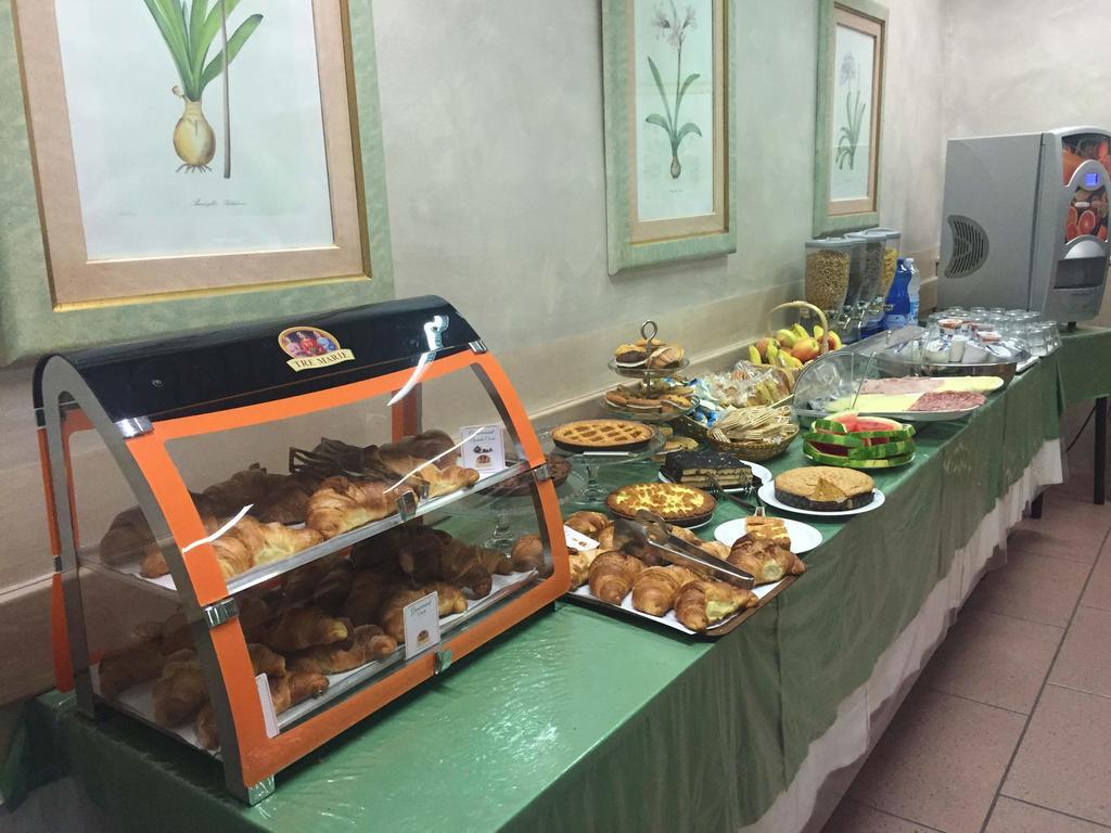 בינאסקו Hotel Ascot מראה חיצוני תמונה