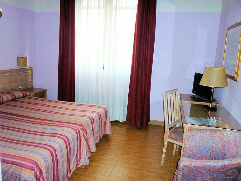 בינאסקו Hotel Ascot מראה חיצוני תמונה