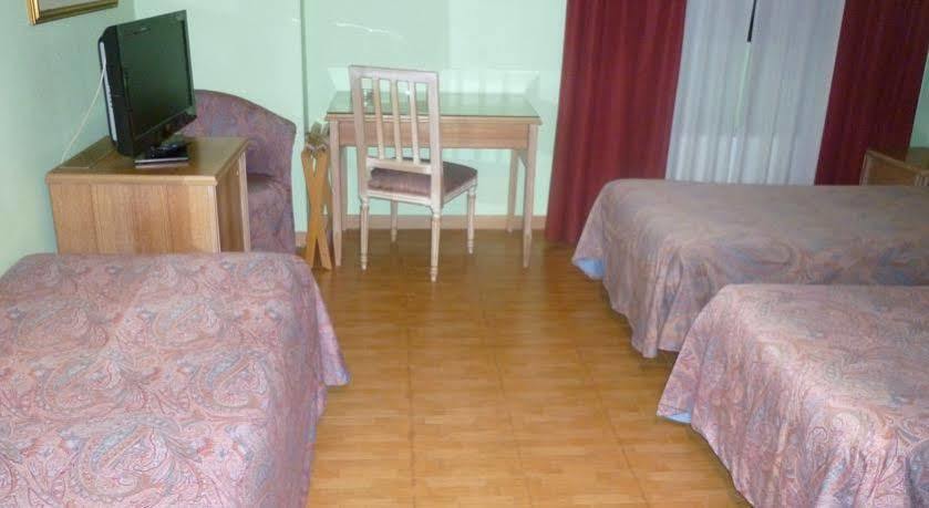 בינאסקו Hotel Ascot מראה חיצוני תמונה